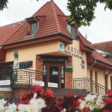 Parton Hotel & Bowling Tiszakécske Exteriér fotografie