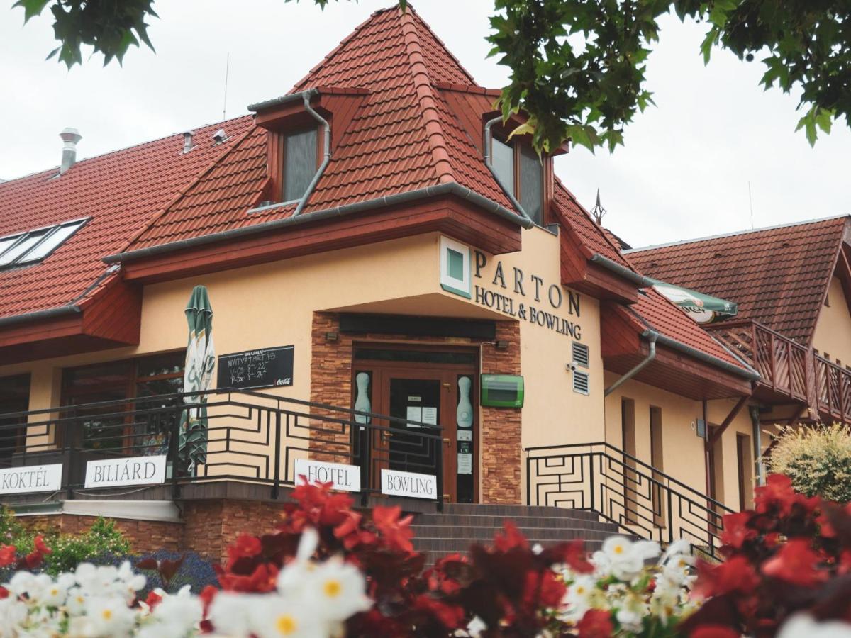 Parton Hotel & Bowling Tiszakécske Exteriér fotografie